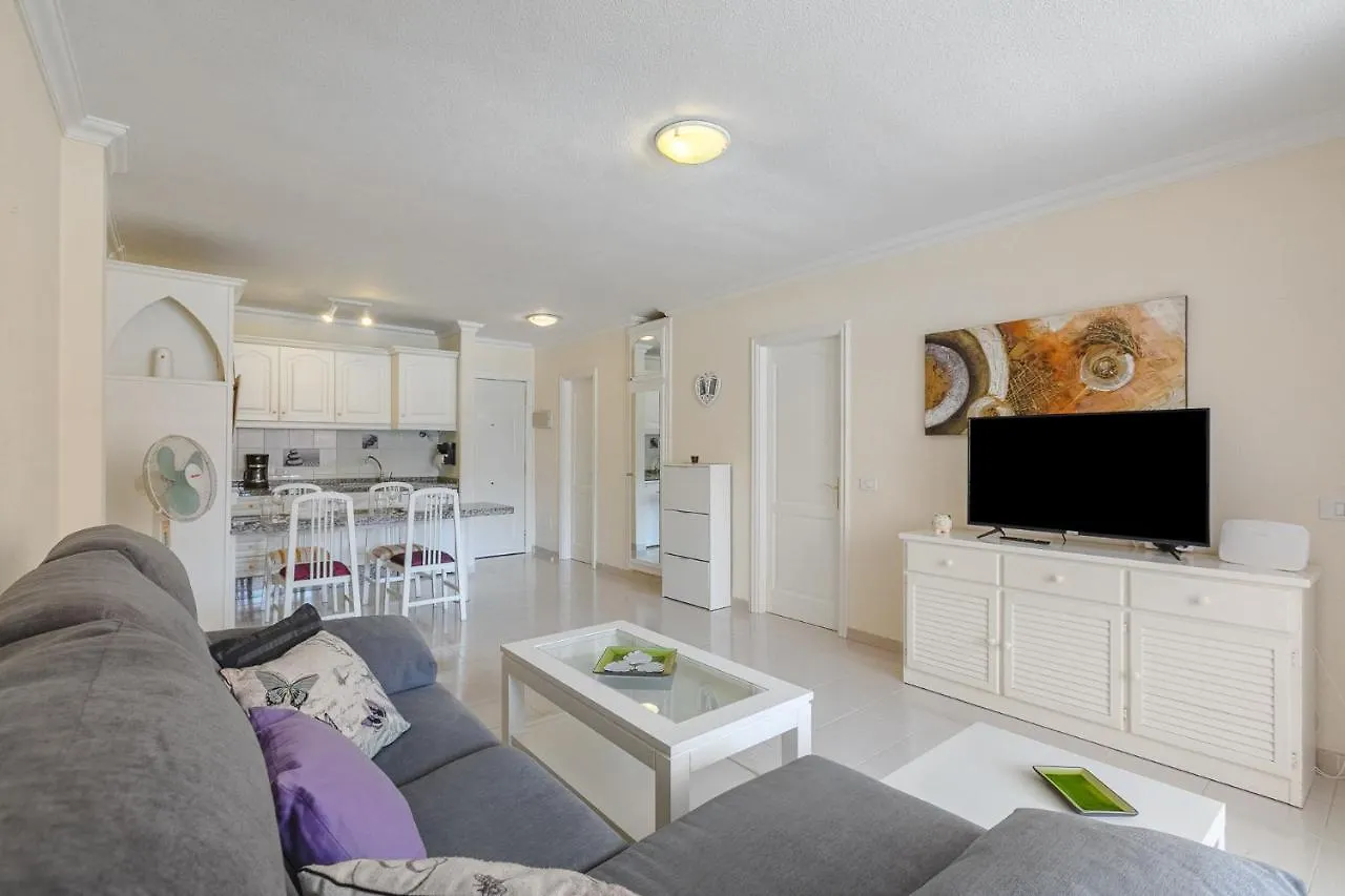 Aircon Lovely 2 Bedroom Apartment Close To Ocean Puerto de Santiago  0*, Puerto de Santiago (Tenerife)